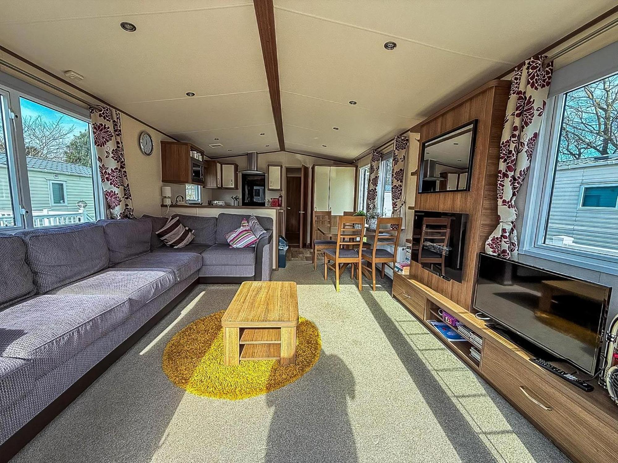 Gorgeous 6 Berth Caravan With Decking And Wi-Fi At Broadland Sands Ref 20377Bs Hopton on Sea Экстерьер фото